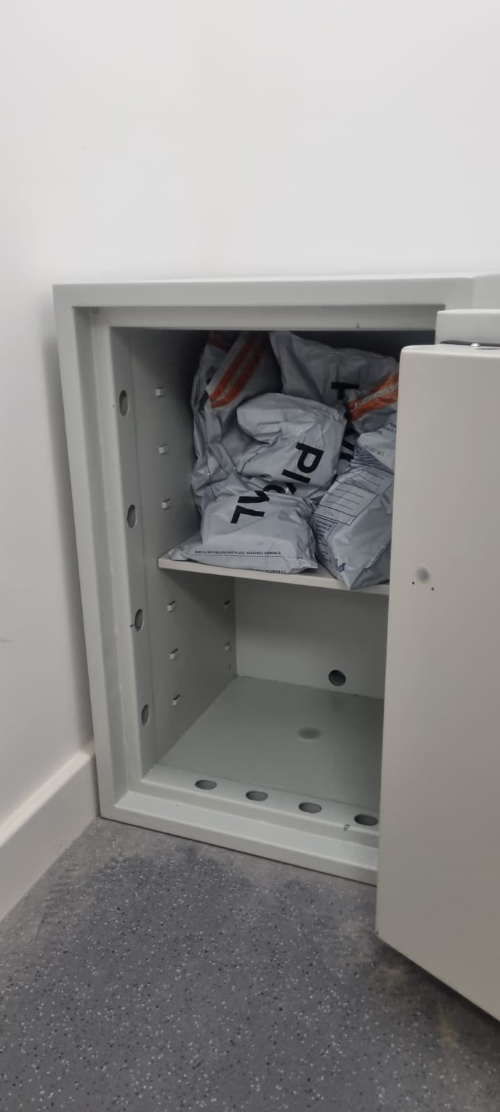 Burton Eurovault Aver LFS 30P G4 Size 3 EE High Security Safe Collection Coventry - MES Systems Nuneaton