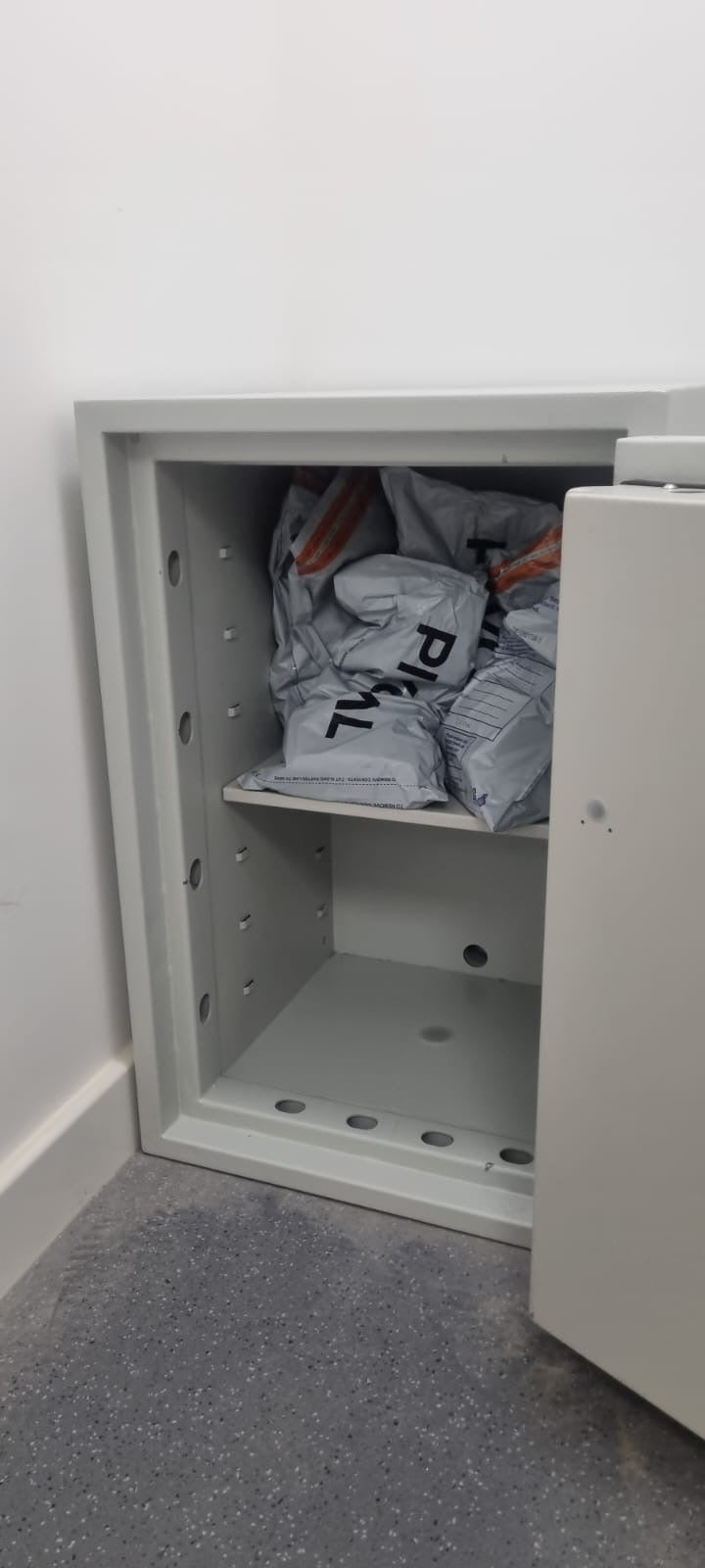 Burton Eurovault Aver LFS 30P G4 Size 3 EE High Security Safe Collection Coventry - MES Systems Nuneaton