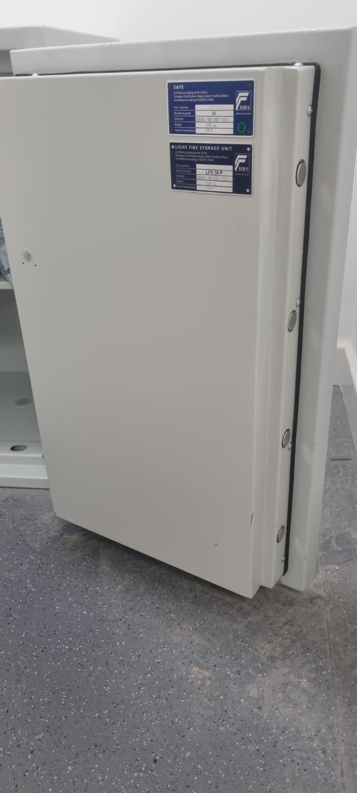 Burton Eurovault Aver LFS 30P G4 Size 3 EE High Security Safe Collection Coventry - MES Systems Nuneaton