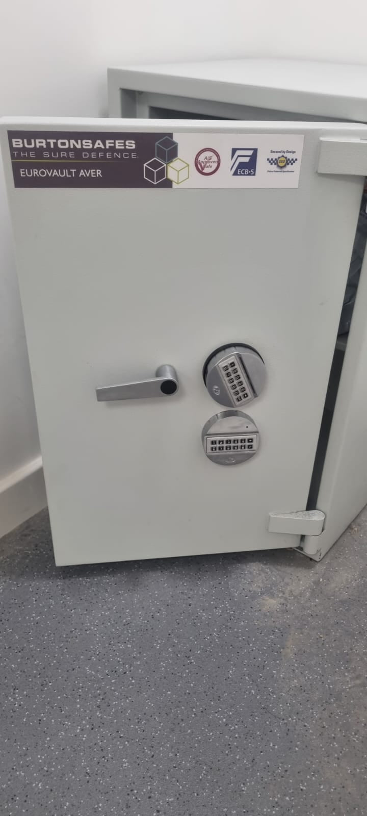 Burton Eurovault Aver LFS 30P G4 Size 3 EE High Security Safe Collection Coventry - MES Systems Nuneaton